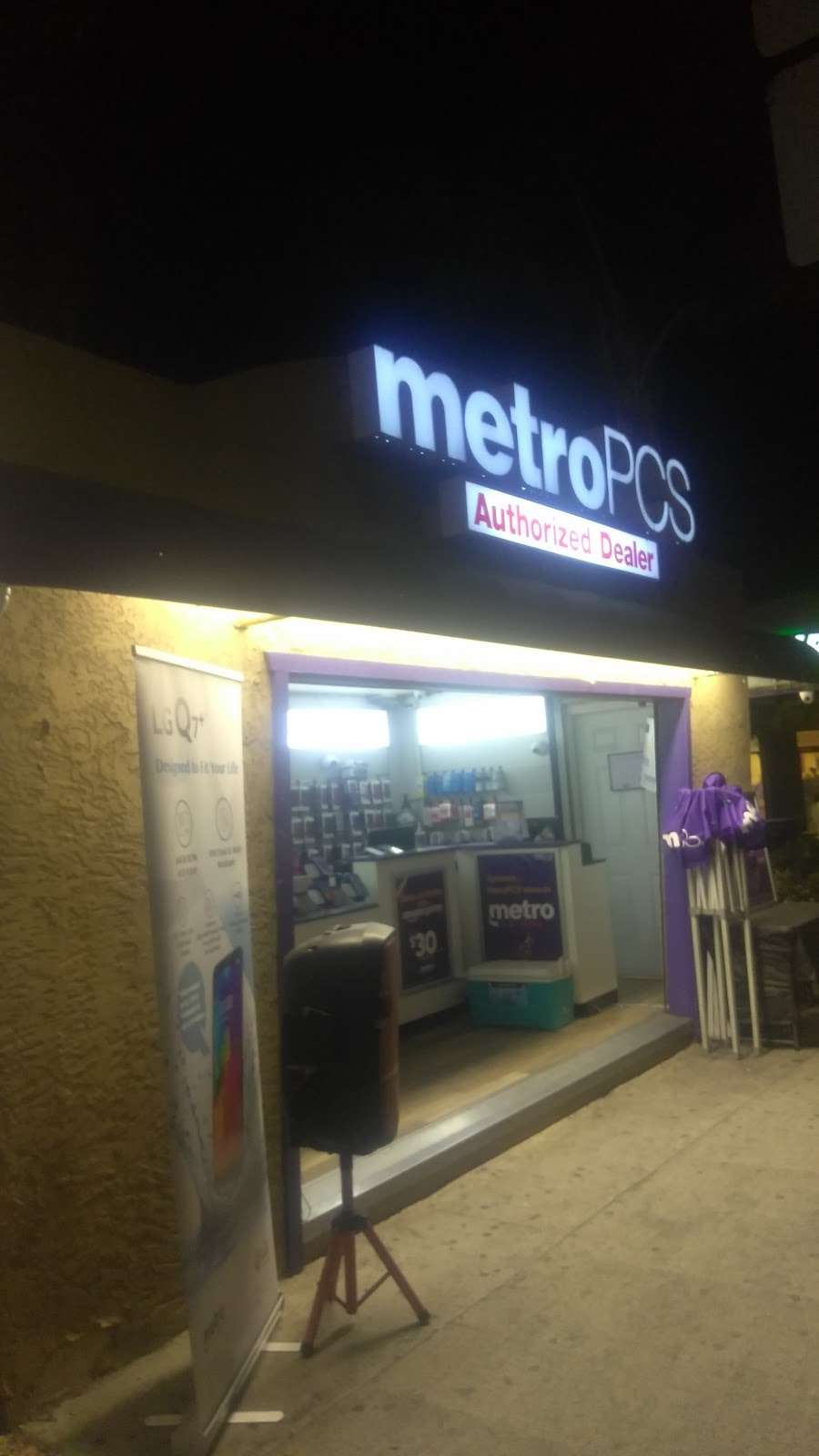 Metro by T-Mobile | 660 1/2 E San Ysidro Blvd, San Ysidro, CA 92173, USA | Phone: (619) 662-0555