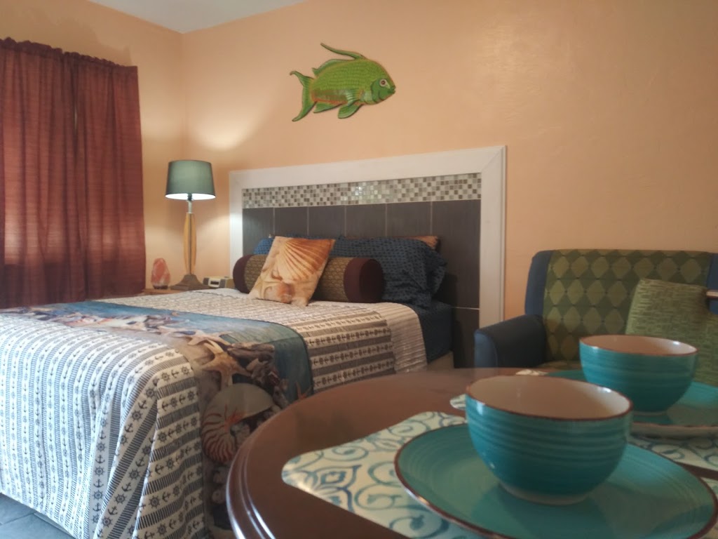 Siesta Motel | 17800 Gulf Blvd, Redington Shores, FL 33708, USA | Phone: (727) 249-6282