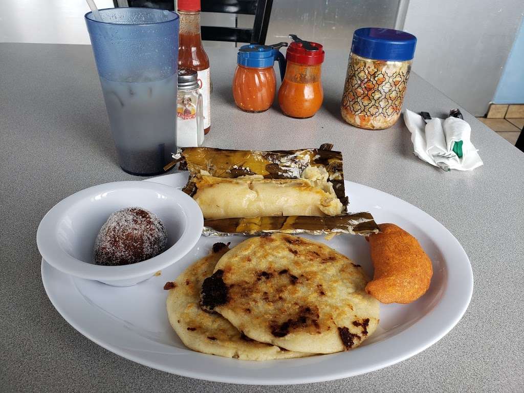 Salvis Pupuseria & Restaurant | 8922 Beech Ave suite k, Fontana, CA 92336, USA | Phone: (909) 695-1021