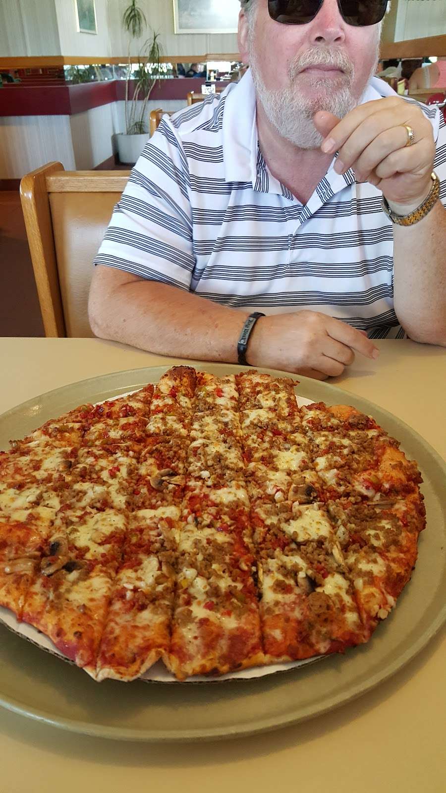Pizza King | 12110 E Washington St, Indianapolis, IN 46229, USA | Phone: (317) 891-2555
