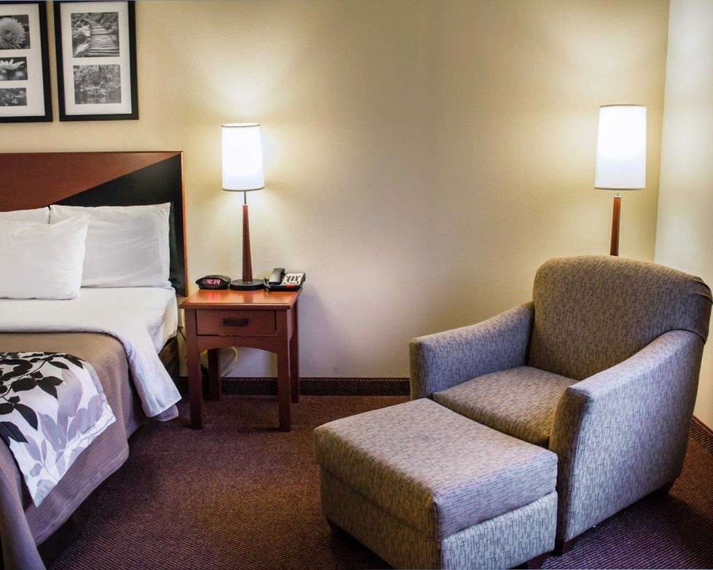 Quality Inn & Suites | 1435 Doron Dr, Chambersburg, PA 17202 | Phone: (717) 263-0596