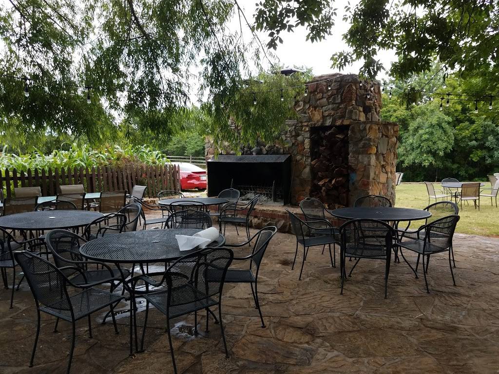 Bedlam BAR-B-Q Dine in and patio | 610 NE 50th St, Oklahoma City, OK 73105, USA | Phone: (405) 528-7427