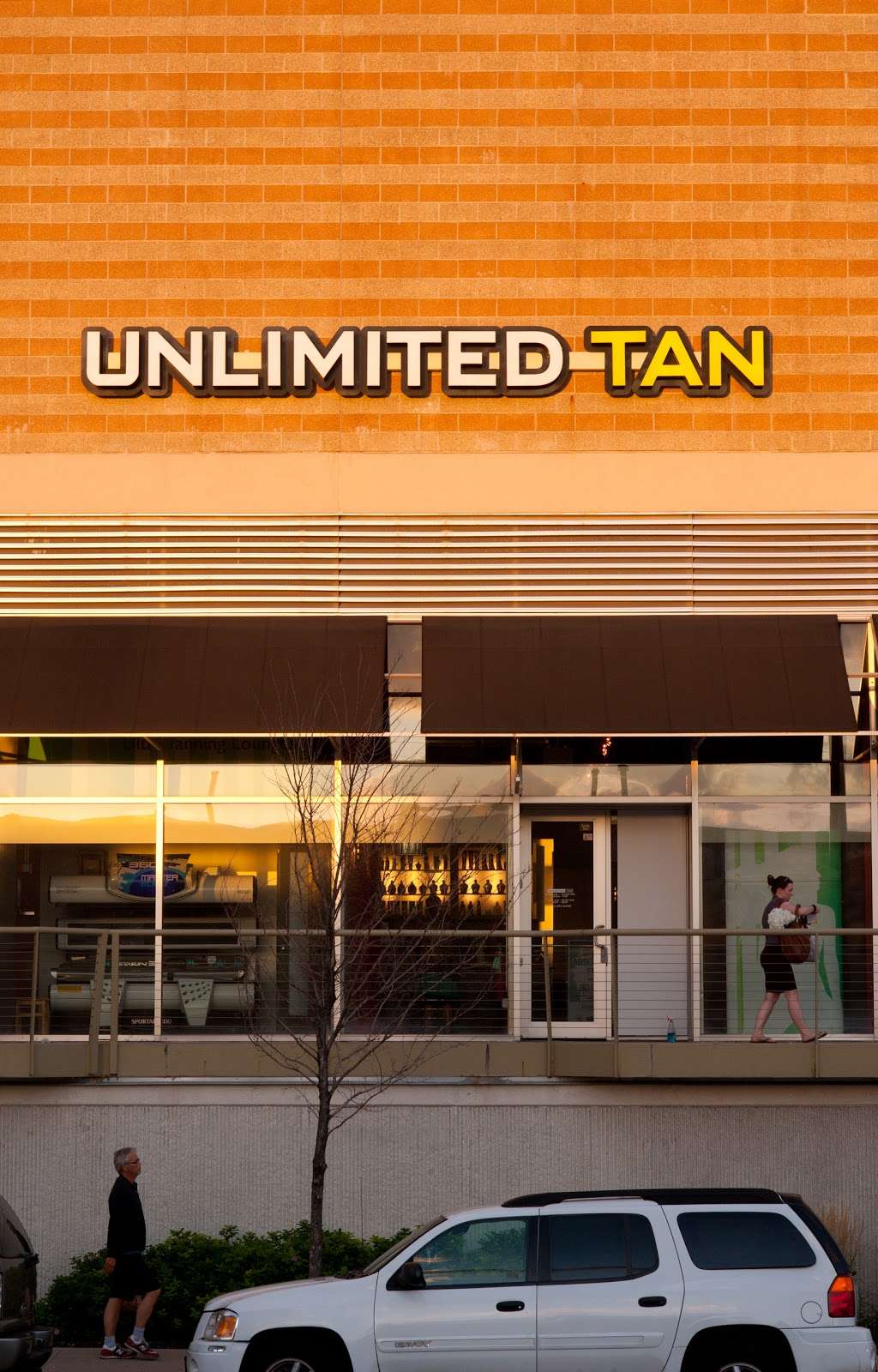 Unlimited Tan | 1101 S Canal St #103, Chicago, IL 60607, USA | Phone: (312) 957-0900