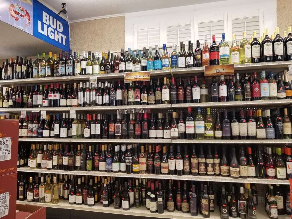 Good Harbor Liquors | 340 Main St, Gloucester, MA 01930, USA | Phone: (978) 281-7100