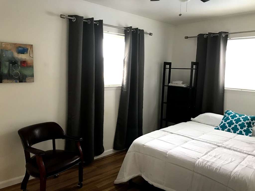 Live SNUG Rooms for Rent - Paradise Lackland AFB Training | 110 Paradise Valley, San Antonio, TX 78227, USA | Phone: (210) 712-2121