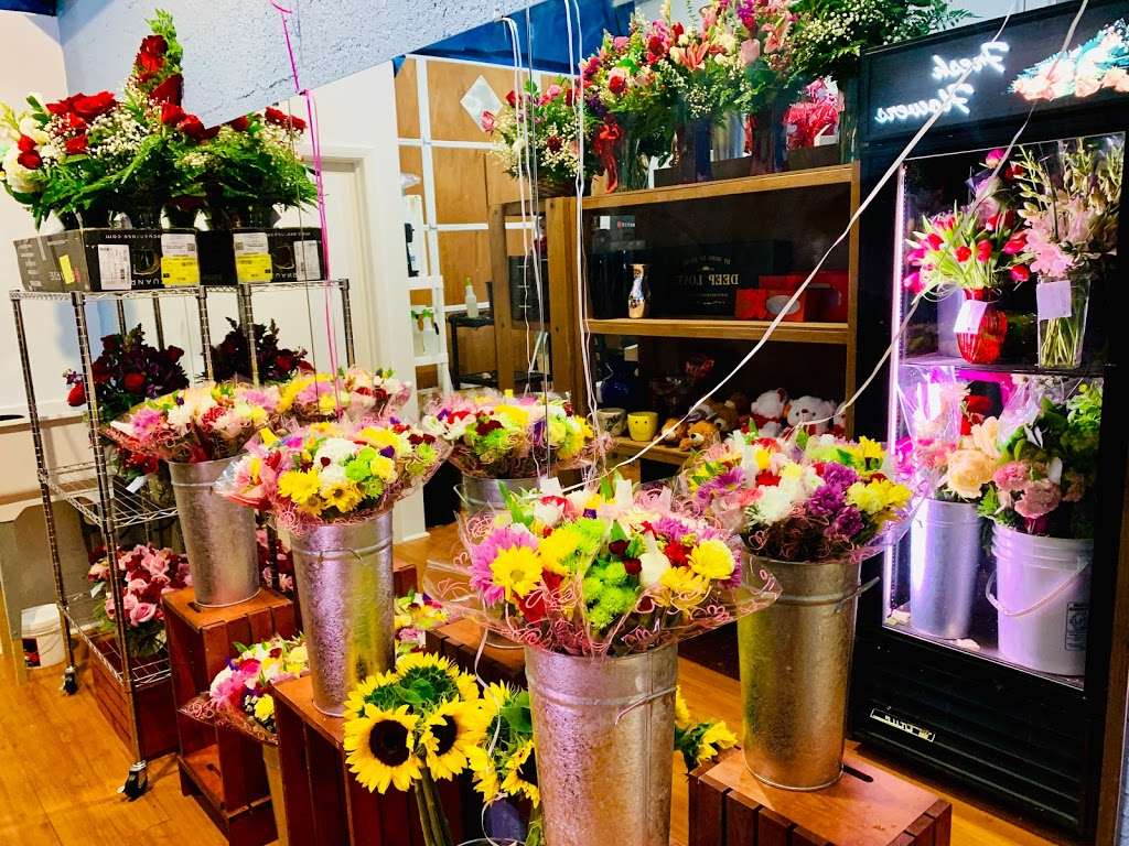 DGM Flowers & Events | 1080 NE 43rd St, Oakland Park, FL 33334, USA | Phone: (954) 884-0330