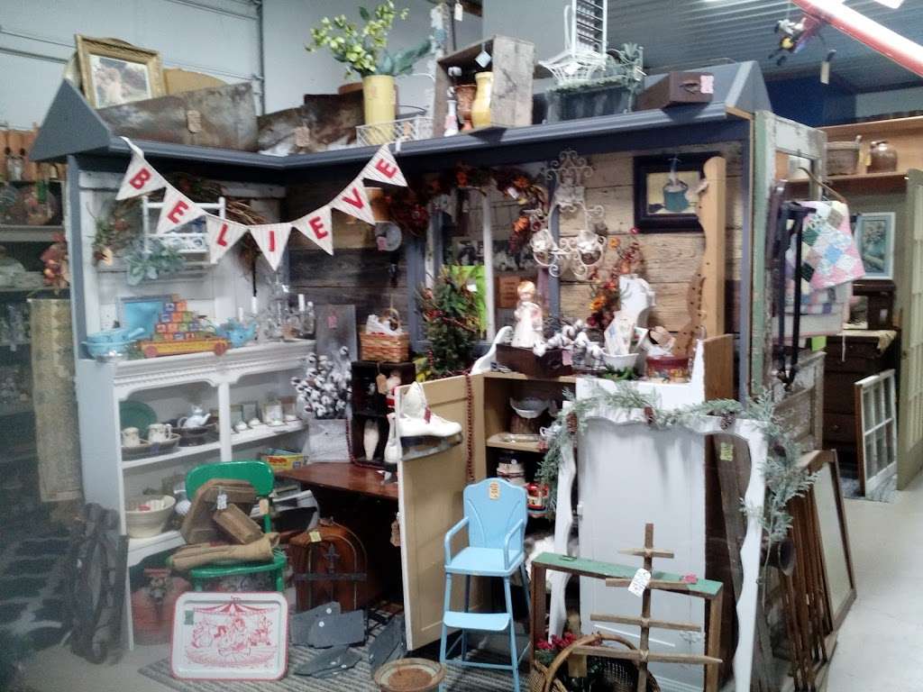 Upscale Junk & Antiques | 23478 US-31, Cicero, IN 46034, USA | Phone: (317) 801-0200