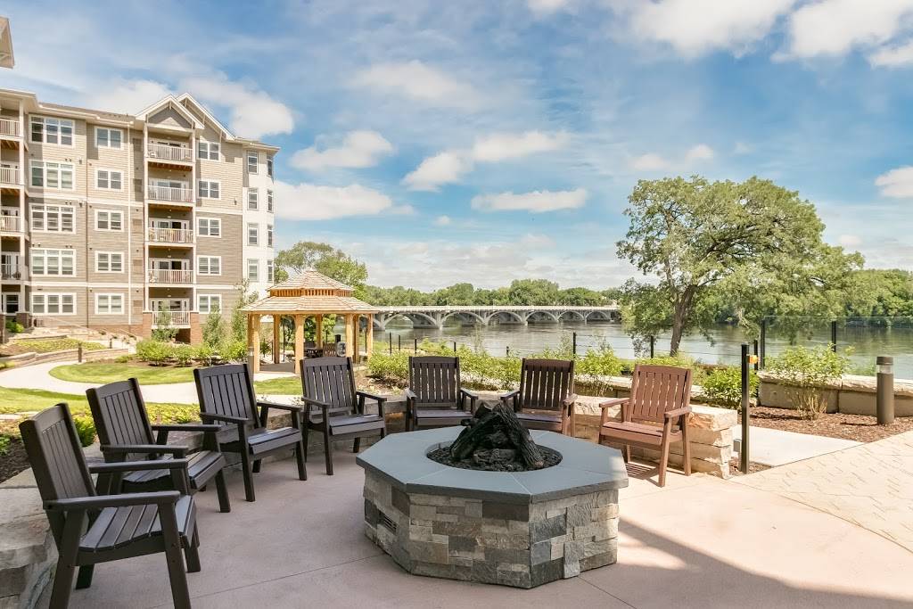 Applewood Pointe of Champlin at Mississippi Crossings | 345 E River Entry, Champlin, MN 55316, USA | Phone: (612) 927-2564