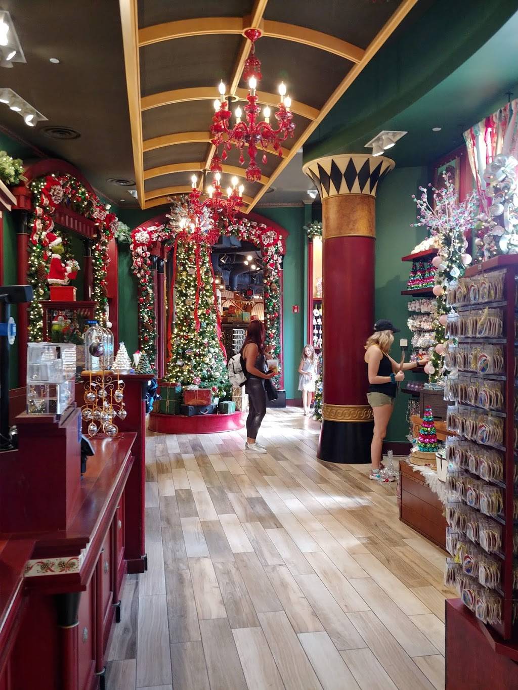 Port of Entry Christmas Shoppe | 6000 Universal Blvd, Orlando, FL 32819 | Phone: (407) 363-8000