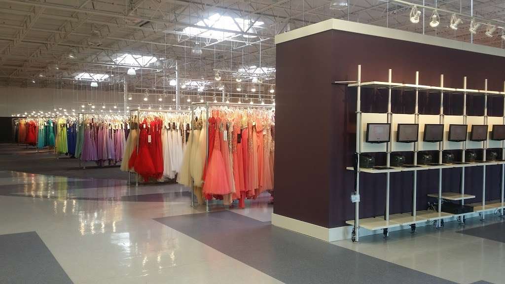 PROMBAY - Chicago Prom Dresses | 481 E Roosevelt Rd, Lombard, IL 60148, USA | Phone: (630) 757-1234