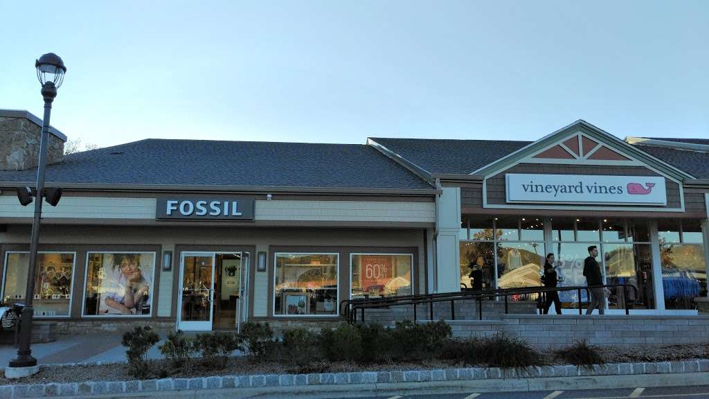Fossil Outlet Store | WOODBURY COMMON PREMIUM OUTLETS 155 Marigold Court, Central Valley, NY 10917 | Phone: (845) 657-3654