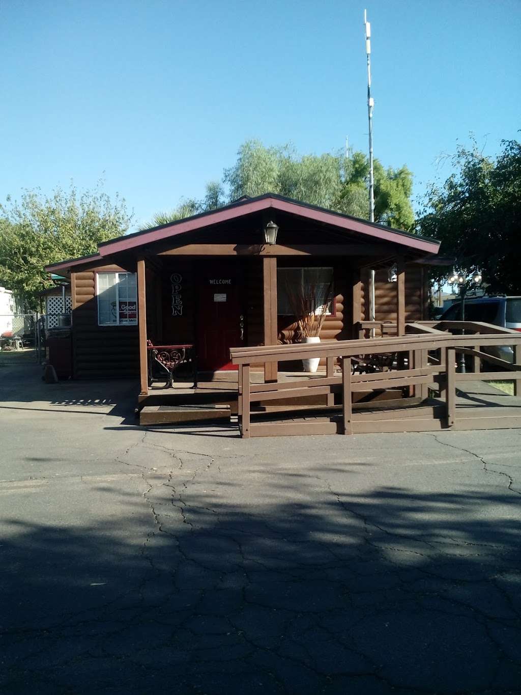 Covered Wagon RV Park | 6540 N Black Canyon Hwy # 53, Phoenix, AZ 85017, USA | Phone: (602) 242-2500