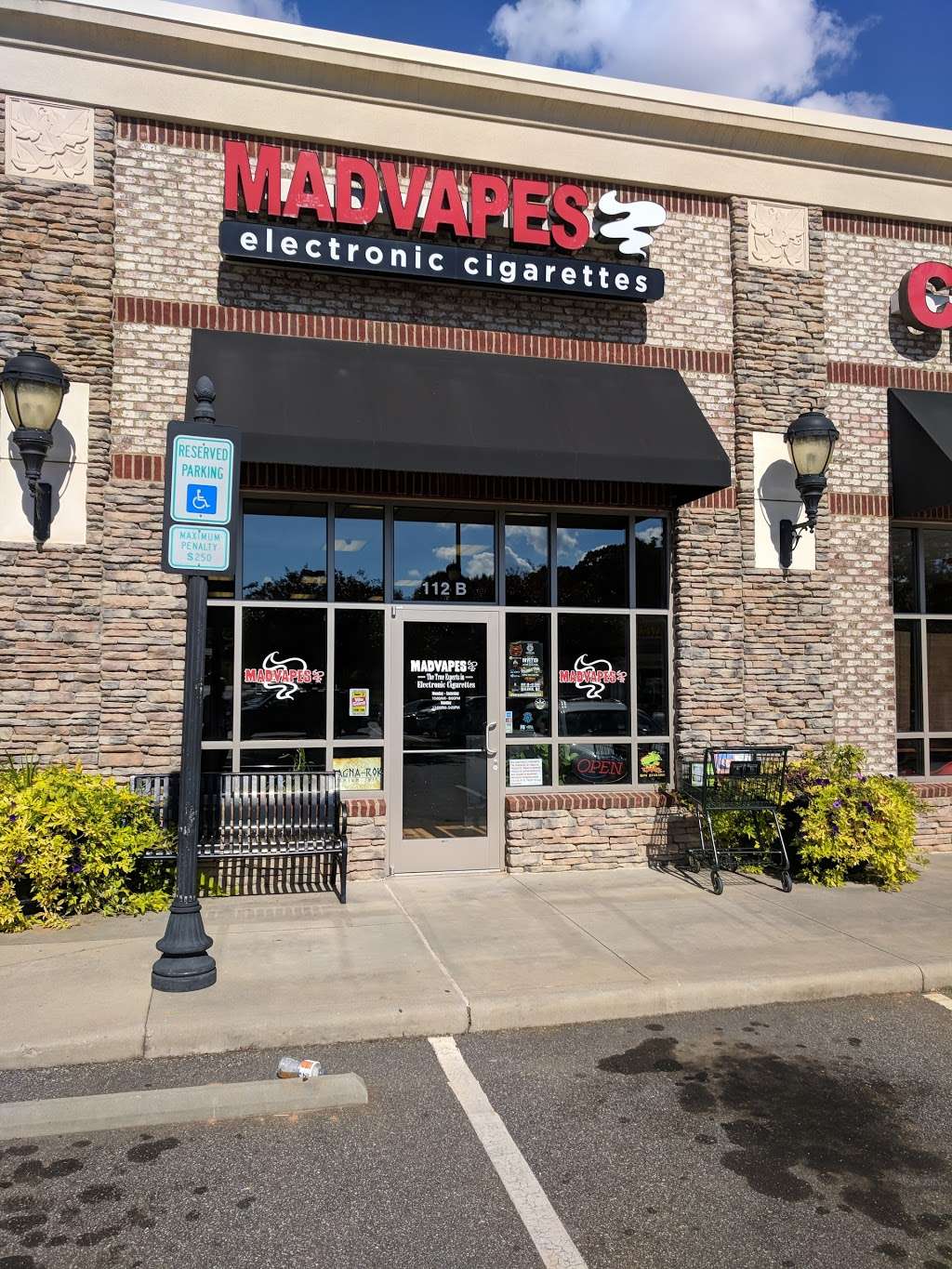 Madvapes Argus Lane | 112 Argus Ln suite b, Mooresville, NC 28117, USA | Phone: (980) 444-0084