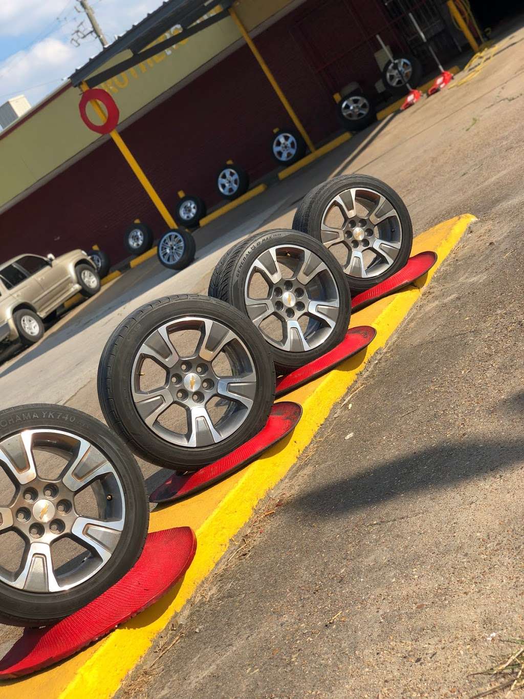 Better Tires & Automotive | 3134 E Crosstimbers St, Houston, TX 77093, USA | Phone: (832) 230-9292