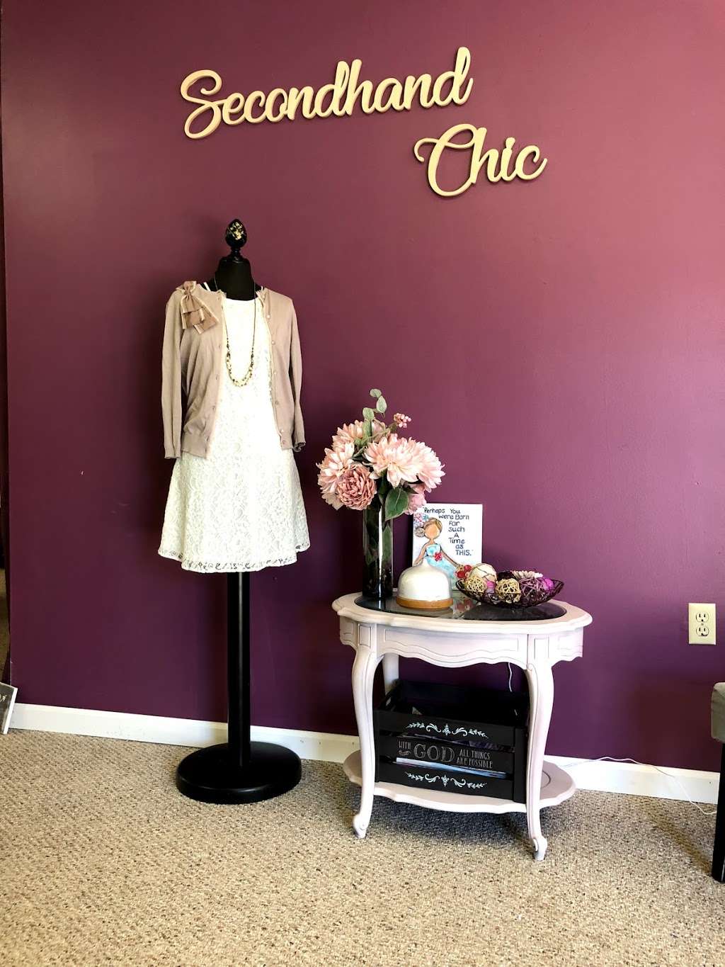 Secondhand Chic by Sarah Rose | 328 W Sunset Dr, Waukesha, WI 53189, USA | Phone: (262) 444-0464