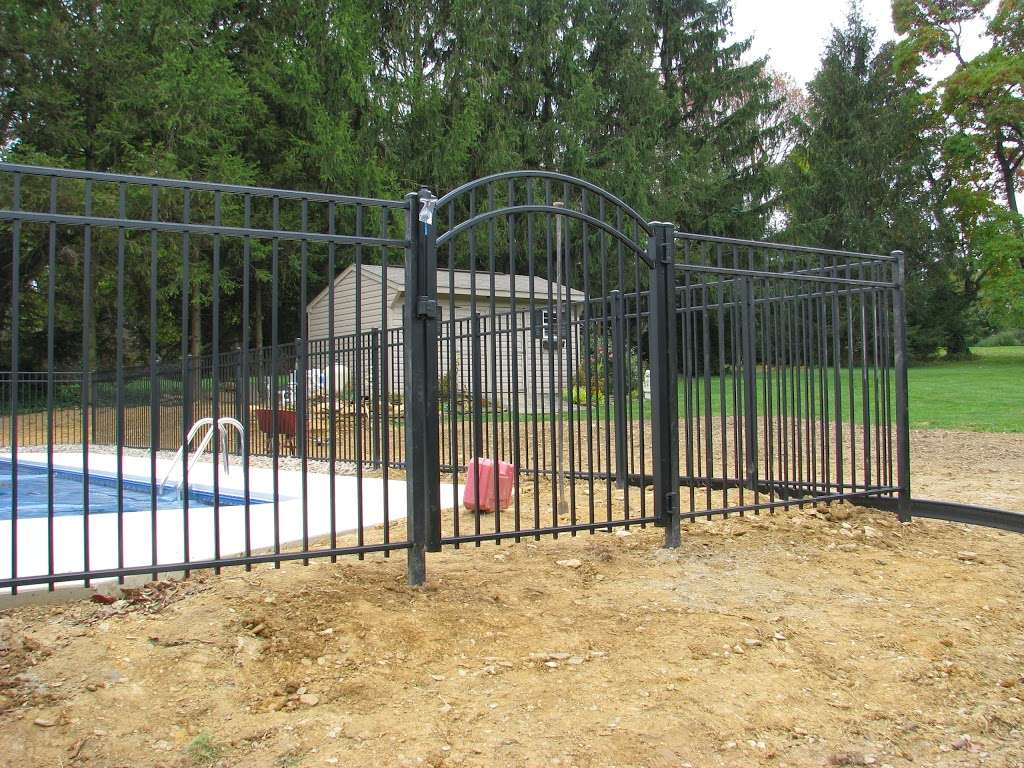 Snyders Custom Fencing | 5830 Lincoln Ave, York, PA 17406, USA | Phone: (717) 757-3573