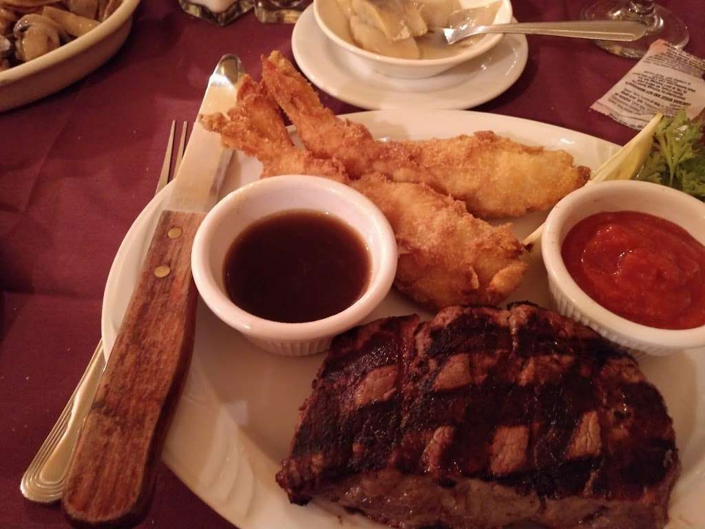 Dobies Steak House | 4136 S Kinnickinnic Ave, St Francis, WI 53235, USA | Phone: (414) 744-9064