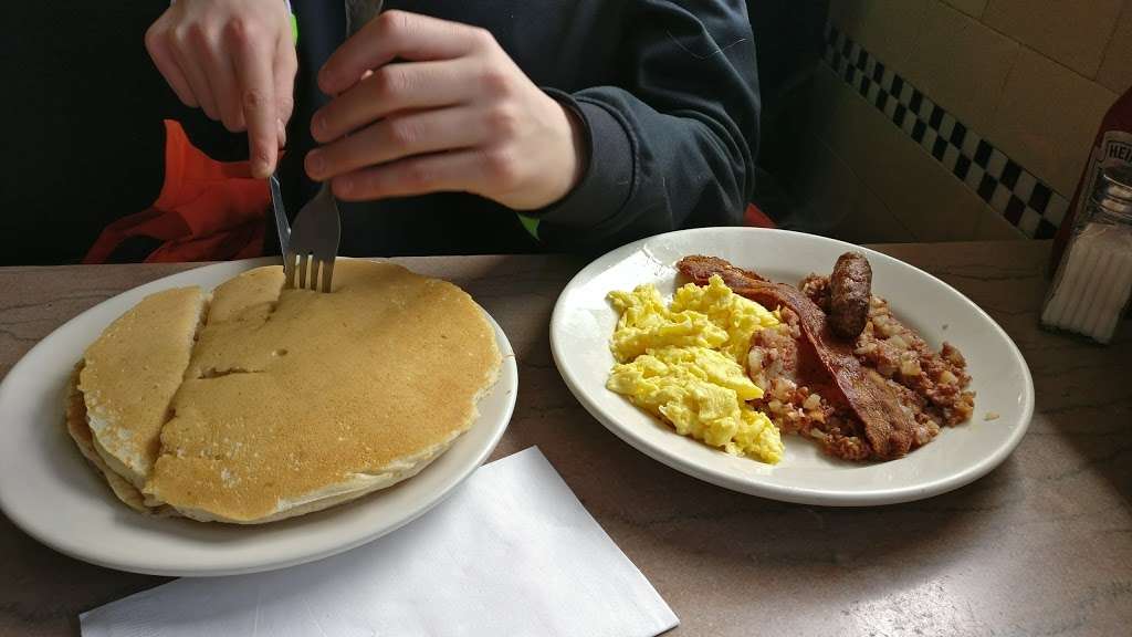 Shirley Airport Diner | 126 Lancaster Rd, Shirley, MA 01464 | Phone: (978) 425-0708