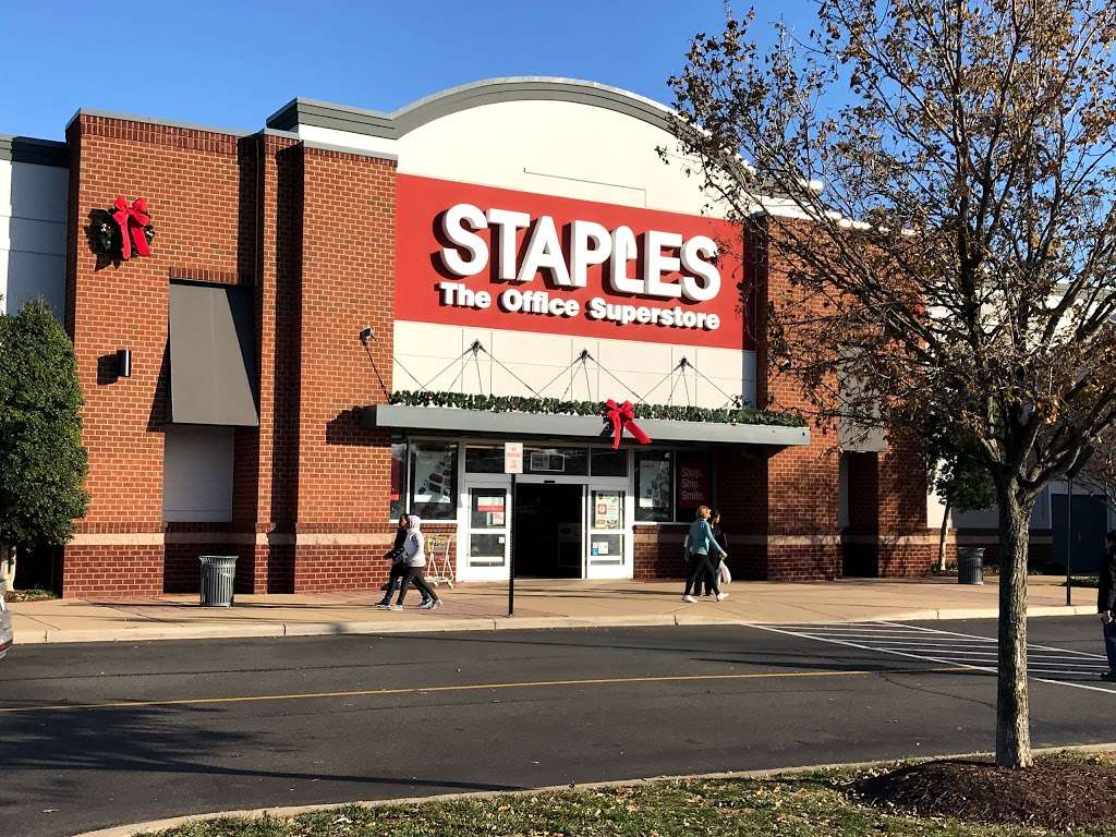 Staples | 3301 Jefferson Davis Hwy., Alexandria, VA 22305, USA | Phone: (703) 836-9485