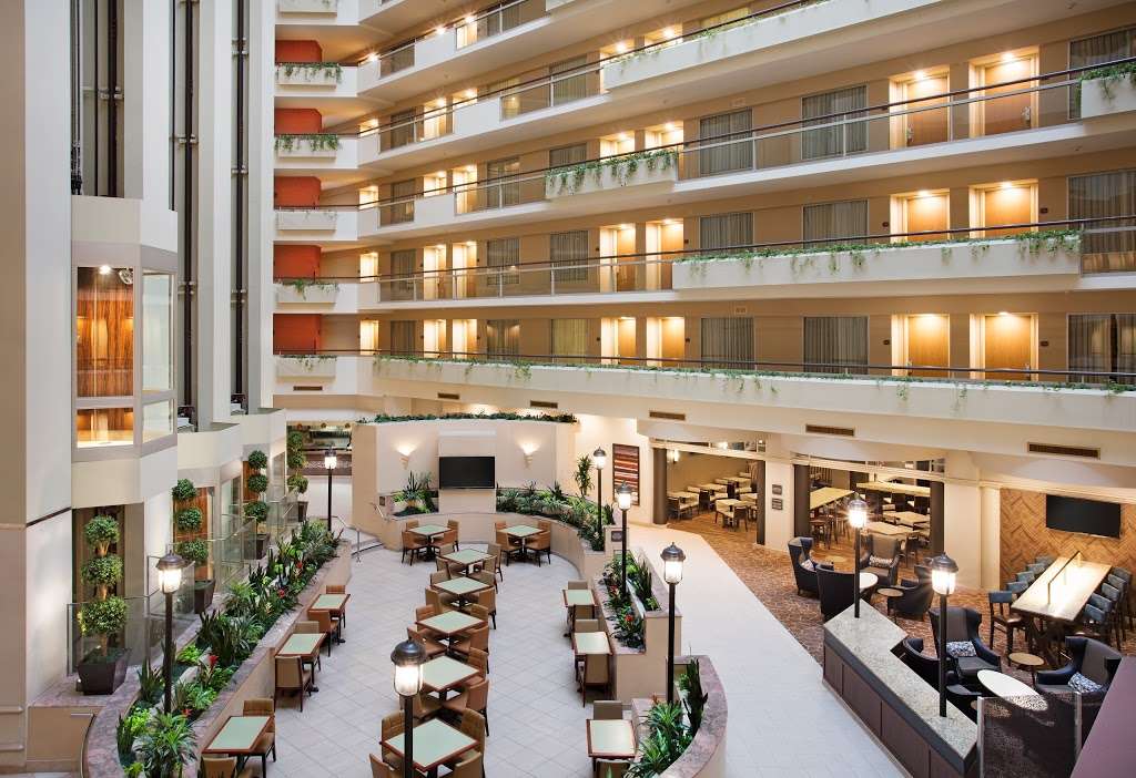 Embassy Suites by Hilton Secaucus Meadowlands - lodging  | Photo 8 of 10 | Address: 455 Plaza Dr, Secaucus, NJ 07094, USA | Phone: (201) 864-7300