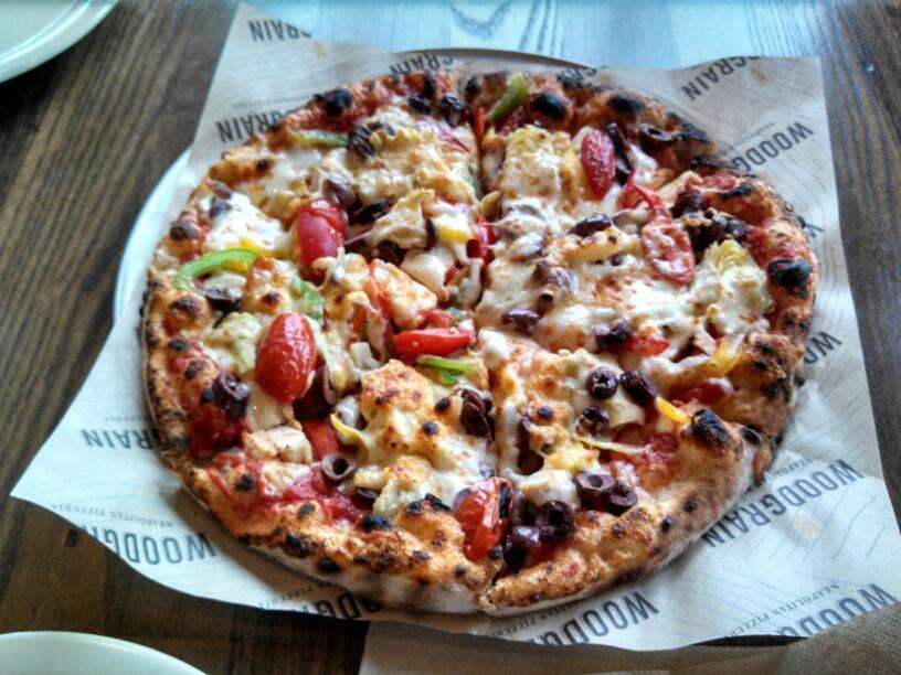 Woodgrain Pizzeria | 860 E Boughton Rd, Bolingbrook, IL 60440, USA | Phone: (630) 783-9101