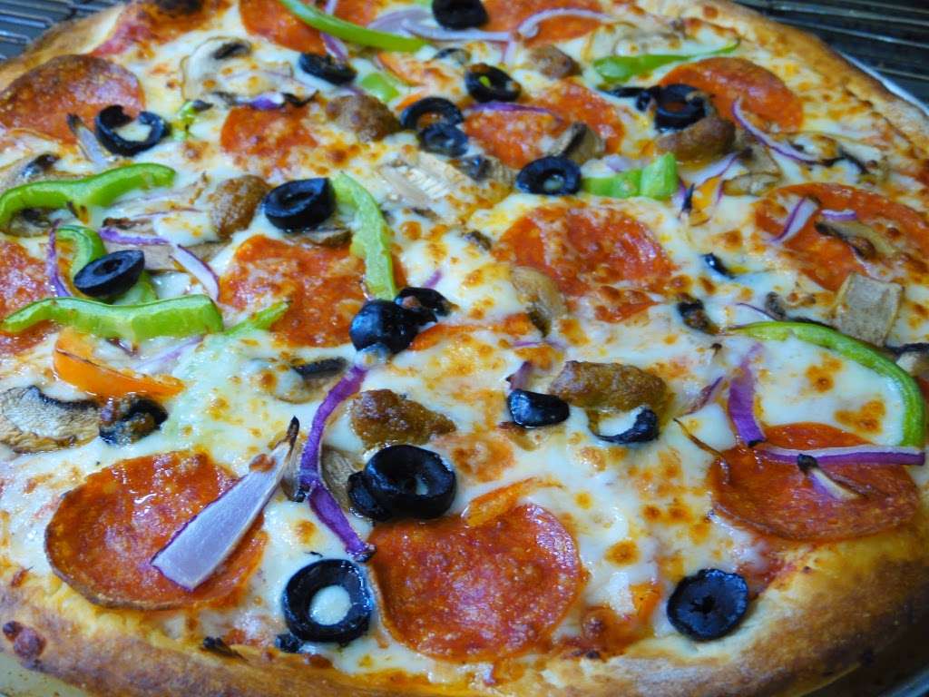 Georgios Pizzeria | 4964 W 190th St, Torrance, CA 90503, USA | Phone: (310) 371-4874