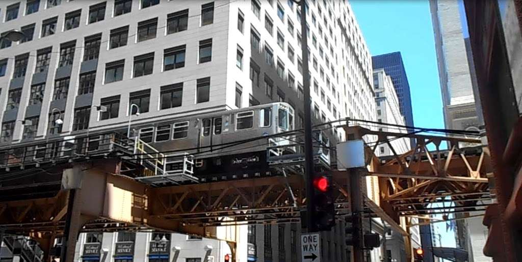 Elevated train Blue Line | Chicago, IL 60604, USA