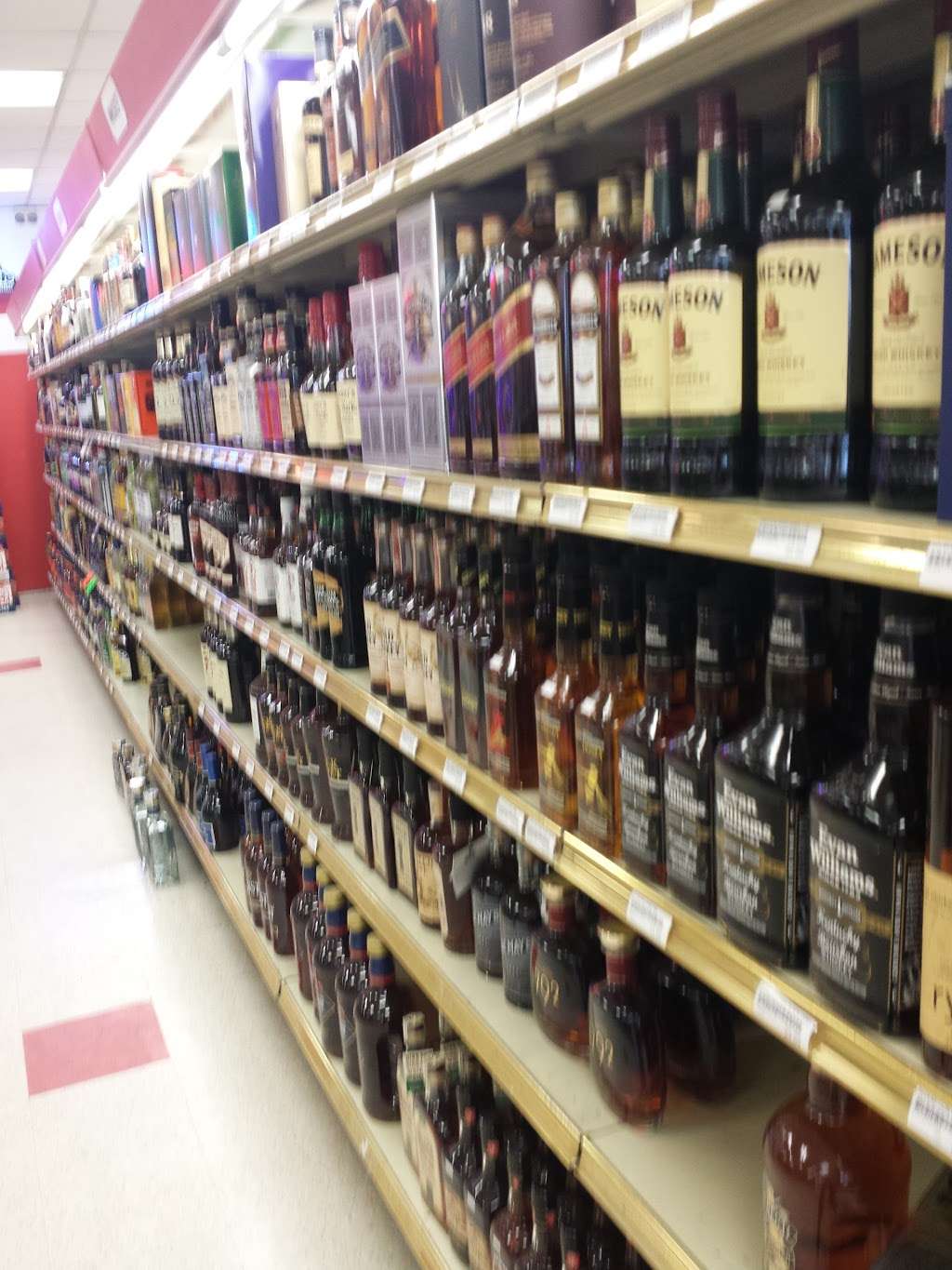 Whitman Liquors | 682 Bedford St, Whitman, MA 02382, USA | Phone: (781) 447-4121