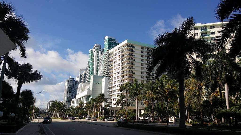 DoubleTree Resort by Hilton Hollywood Beach | 4000 S Ocean Dr, Hollywood, FL 33019, USA | Phone: (954) 454-4334