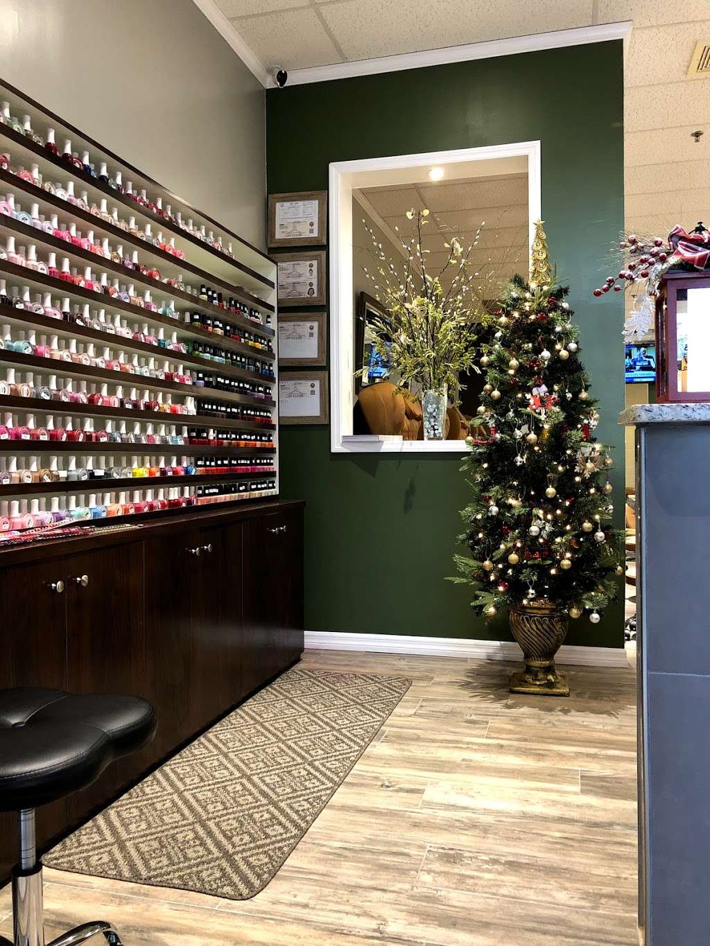 Divine Nails Spa Lake Mary | 601 Weldon Blvd STE 125, Lake Mary, FL 32746, USA | Phone: (407) 549-2299