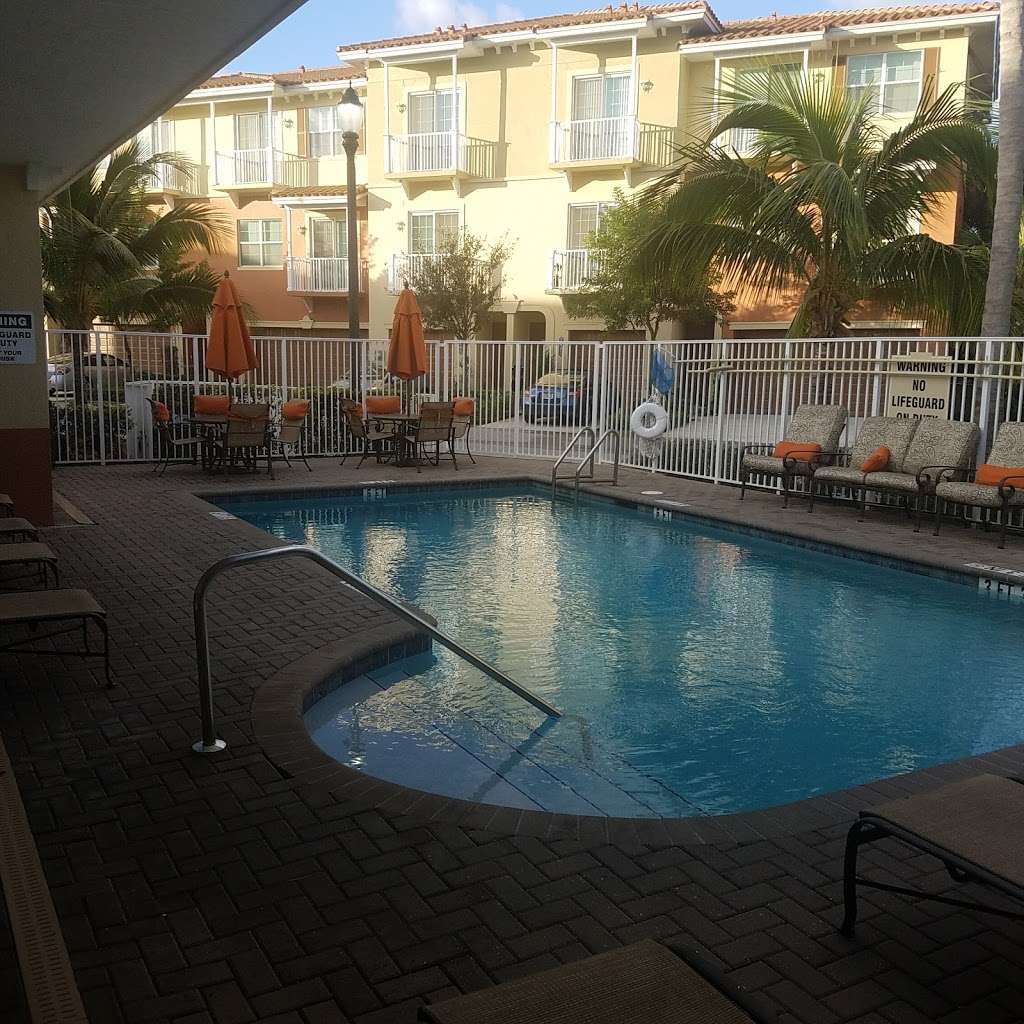 Midtown Delray Apartments | 2200 Bloods Grove Cir, Delray Beach, FL 33445, USA | Phone: (561) 381-7815