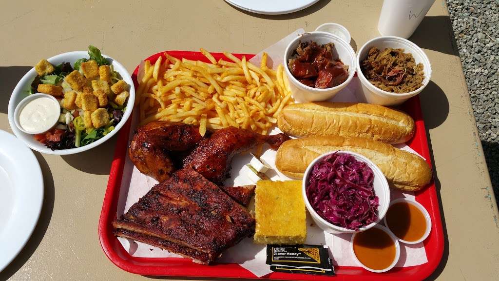 Redhouse BBQ | 426 E Tehachapi Blvd, Tehachapi, CA 93561, USA | Phone: (661) 822-0772