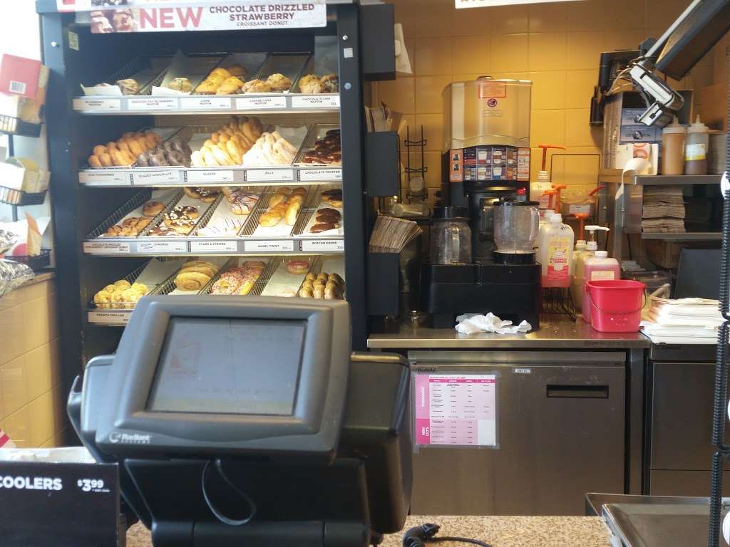 Dunkin | 88 Boston Post Rd, Weston, MA 02493, USA | Phone: (781) 647-3200