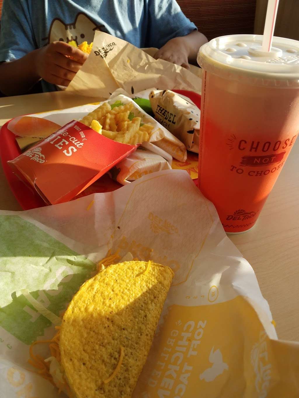 Del Taco | 2002 E Highland Ave, San Bernardino, CA 92404, USA | Phone: (909) 883-7826