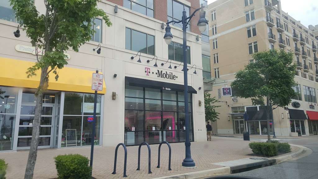 T-Mobile | 136 Waterfront St M1 & M2, Oxon Hill, MD 20745, USA | Phone: (301) 567-0262