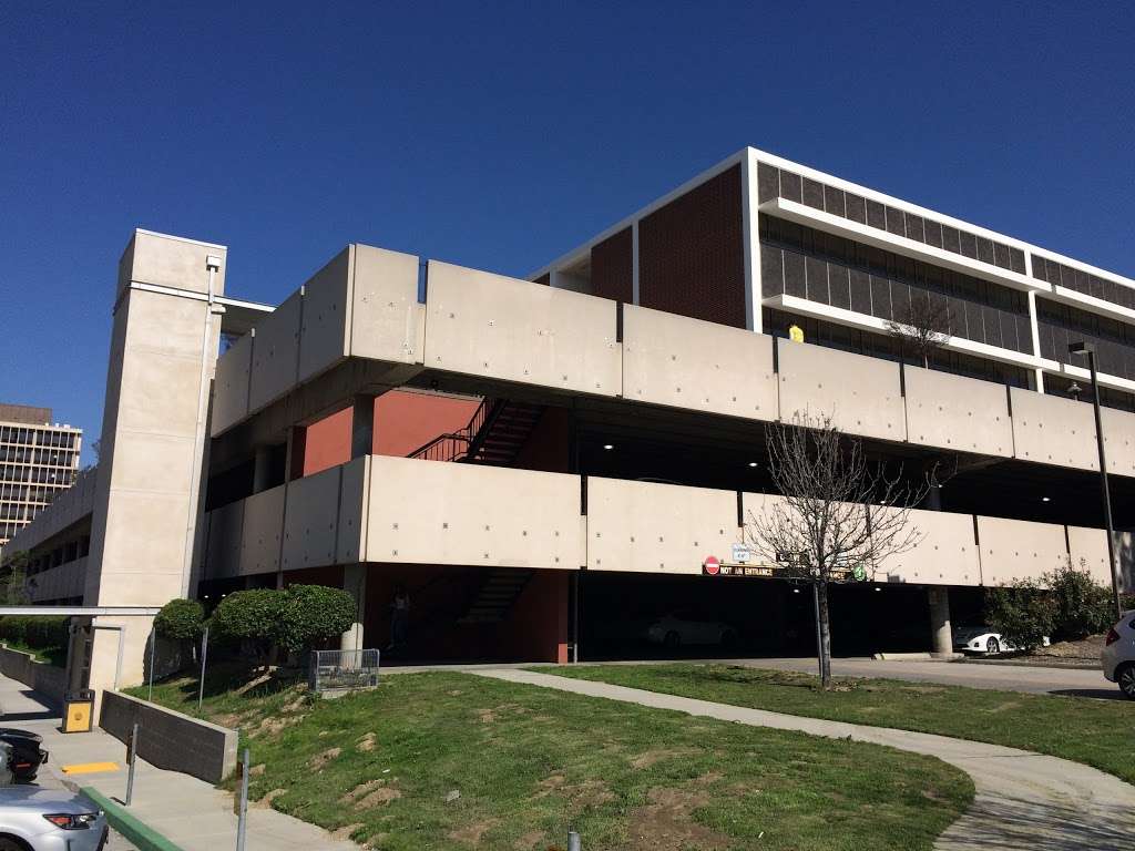 Cal State LA Parking structure B | Hertzberg-Davis Forensic Science Center, 5151 State University Dr, Los Angeles, CA 90032, USA