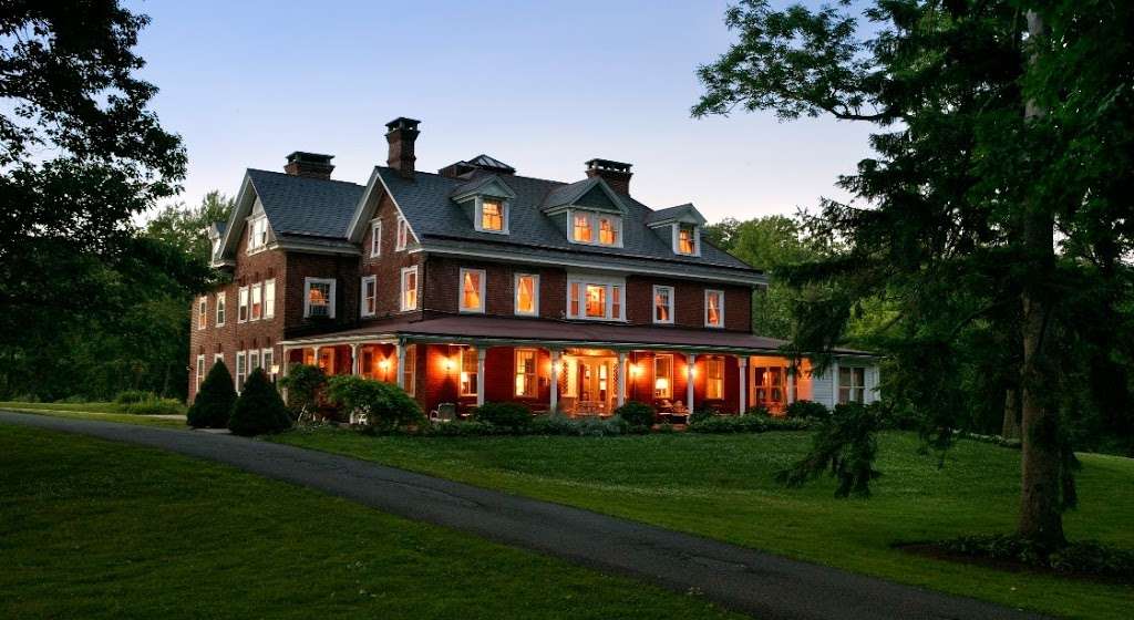 Cameron Estate Inn & Restaurant | 1855 Mansion Ln, Mount Joy, PA 17552, USA | Phone: (717) 492-0111