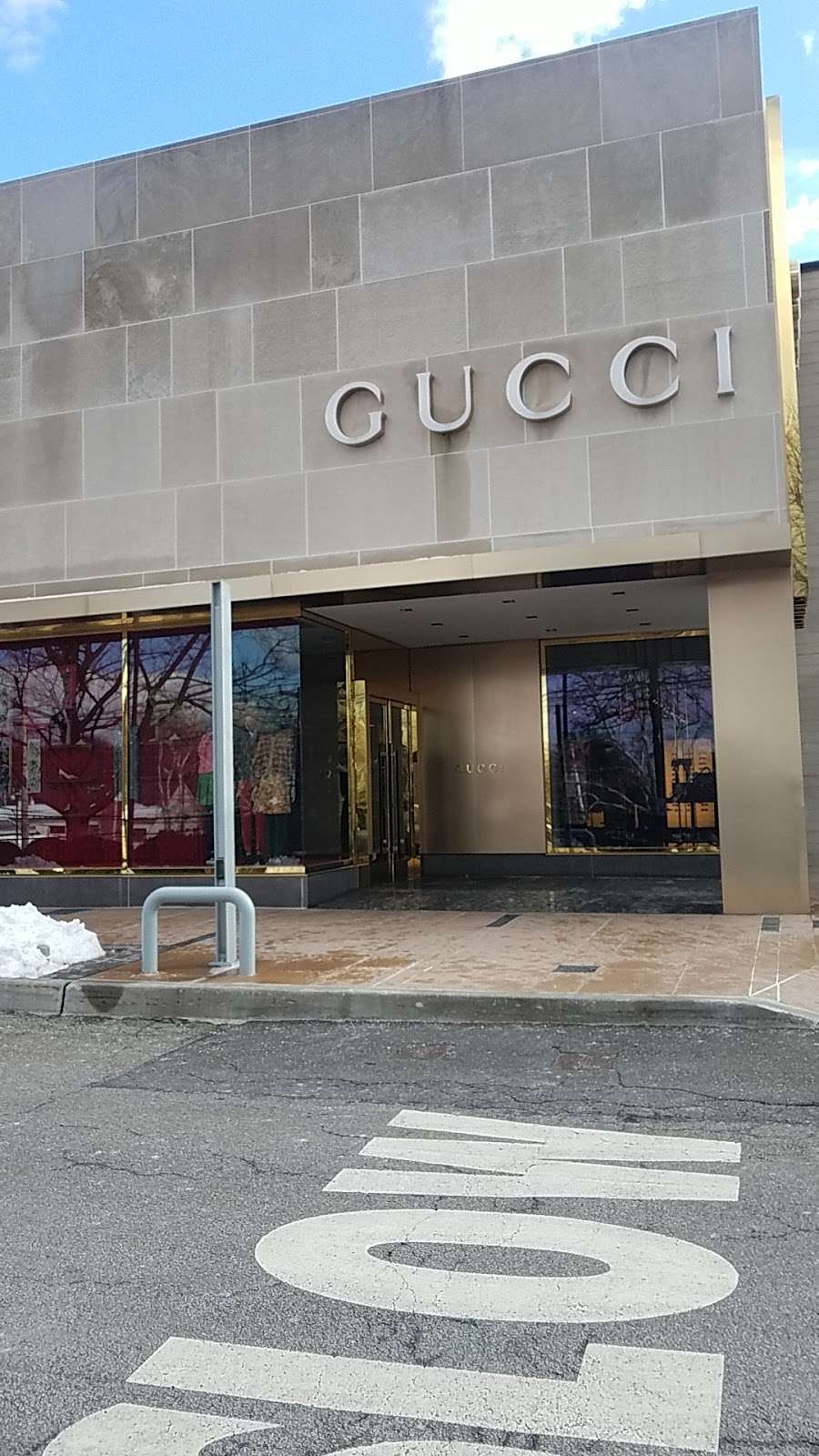 Gucci | 2110E Northern Blvd, Manhasset, NY 11030, USA | Phone: (516) 365-0994