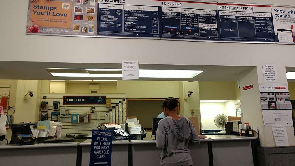 United States Postal Service | 326 N Genesee St, Waukegan, IL 60085, USA | Phone: (800) 275-8777