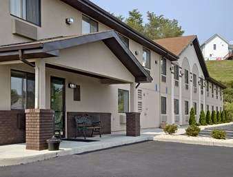 Super 8 by Wyndham Thurmont | 300 Tippin Dr, Thurmont, MD 21788, USA | Phone: (301) 271-7888