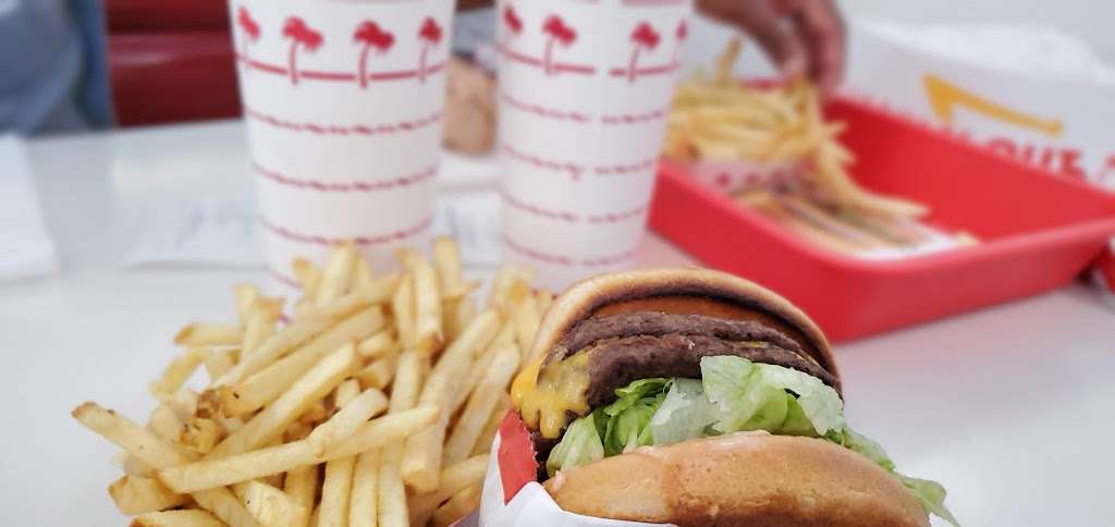 In-N-Out Burger | 7050 W Ray Rd, Chandler, AZ 85226, USA | Phone: (800) 786-1000