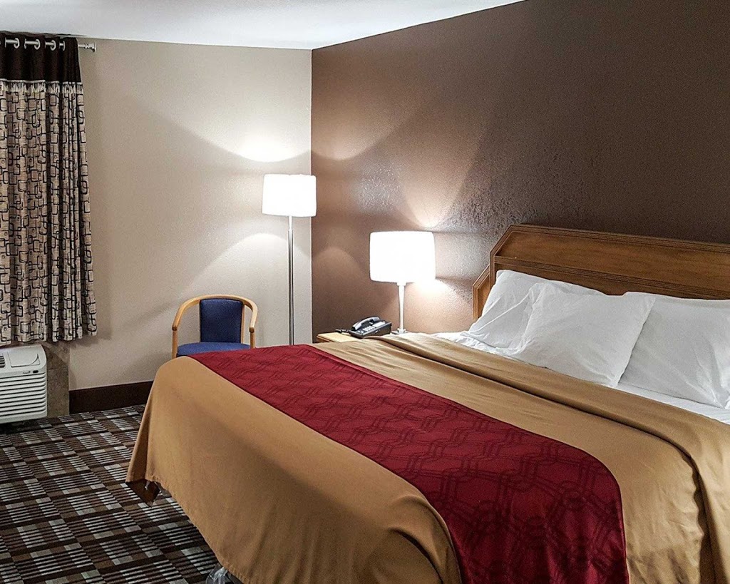 Econo Lodge | 68 East Rampart Road, Shelbyville, IN 46176, USA | Phone: (317) 398-0472