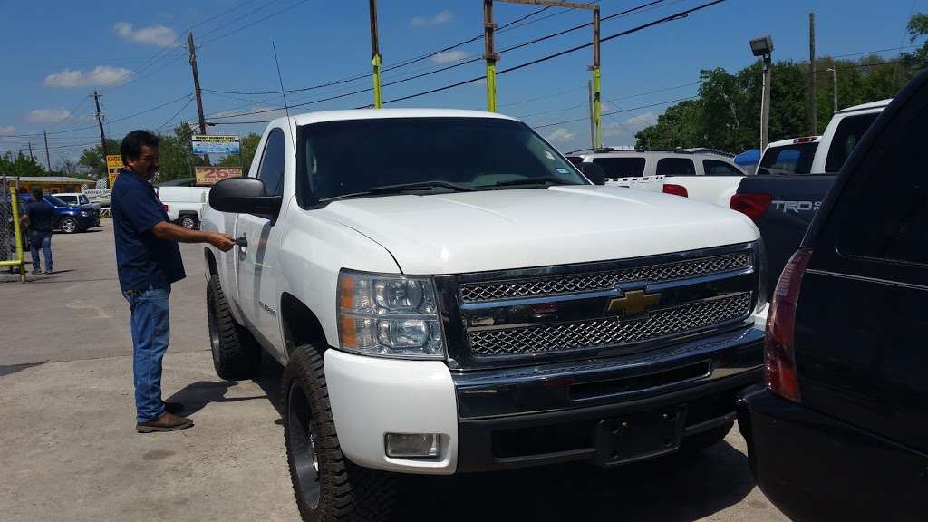 Rodriguez Motors Co | 8319 Airline Dr, Houston, TX 77037, USA | Phone: (281) 445-3500