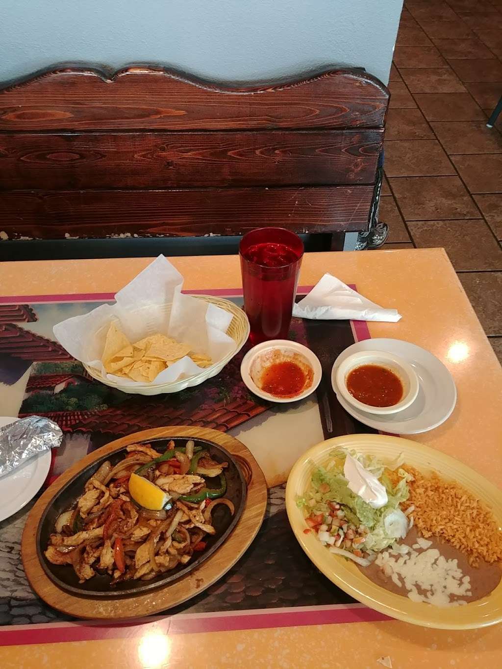 El Puerto Mexican Restaurant | 2125 MO-7, Pleasant Hill, MO 64080, USA | Phone: (816) 540-2144