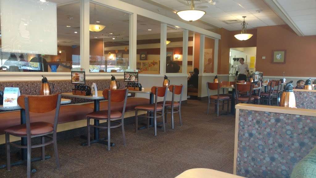 IHOP | 2850 US-34, Oswego, IL 60543, USA | Phone: (630) 554-9065