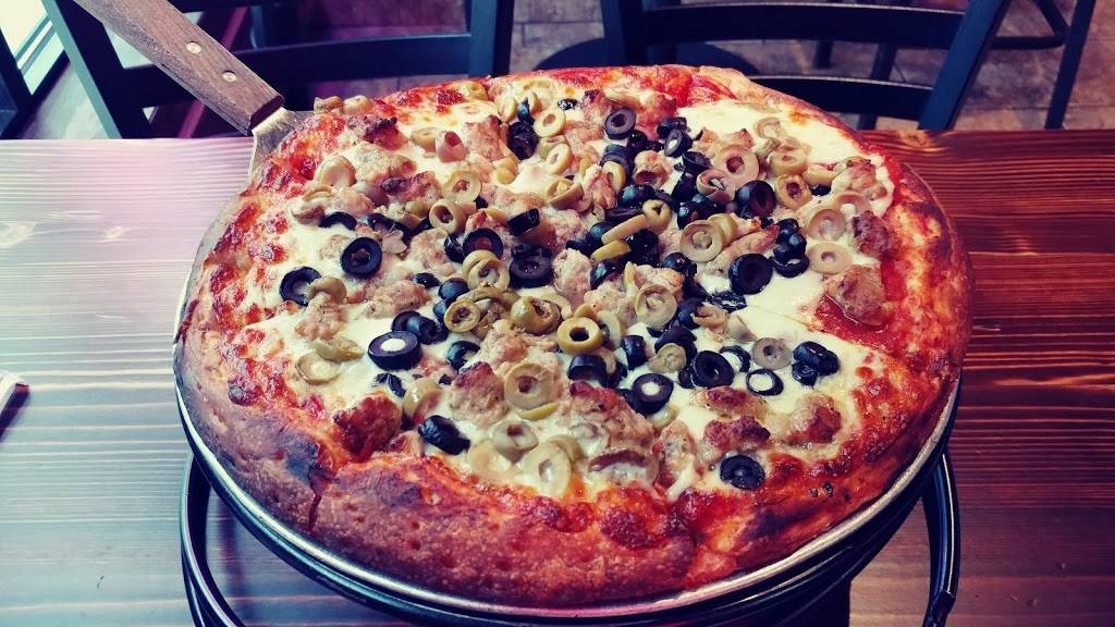 Leos Pizzeria | 142 Grey St, East Aurora, NY 14052 | Phone: (716) 655-4646