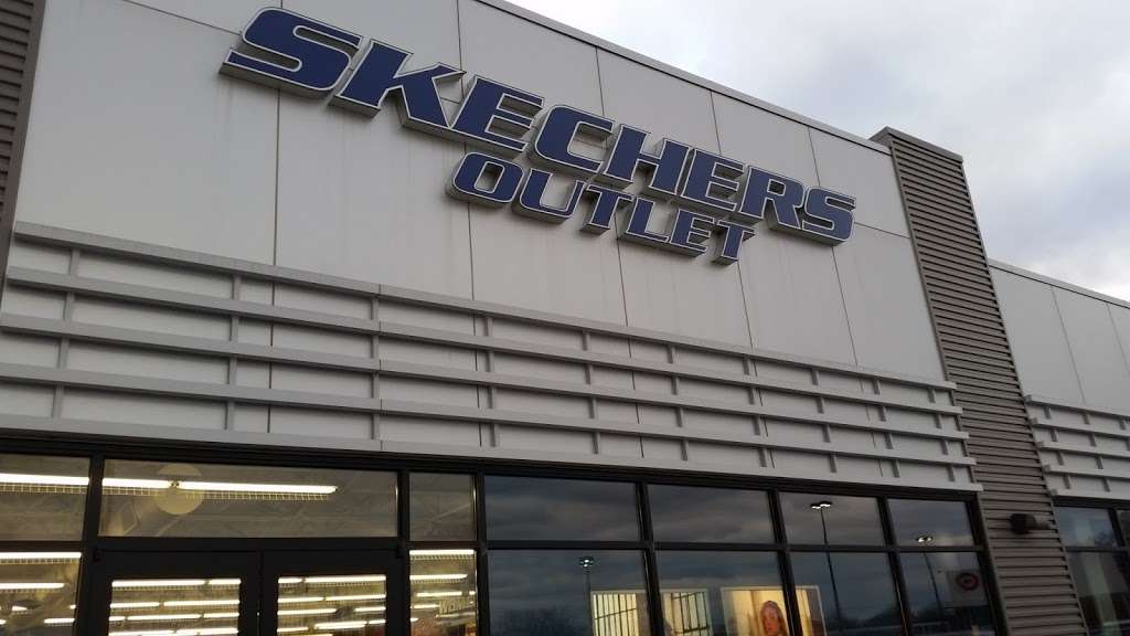 SKECHERS Factory Outlet, 815 Hutchinson 