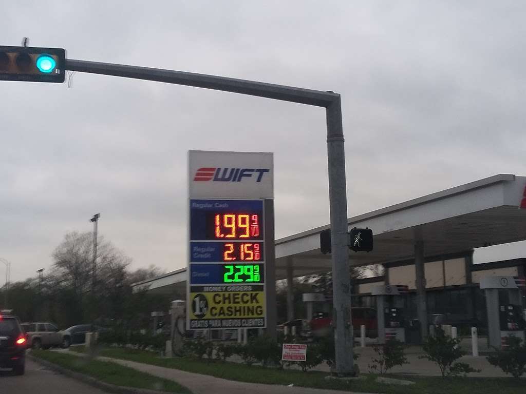 Swift Gas and Store | 1100 N Victory Dr, Houston, TX 77088, USA
