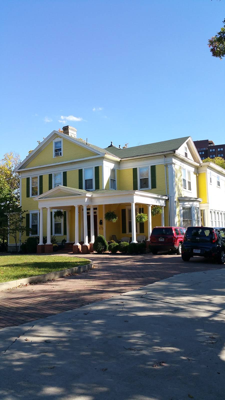 Six Acres Bed & Breakfast | 5350 Hamilton Ave, Cincinnati, OH 45224 | Phone: (513) 541-0873