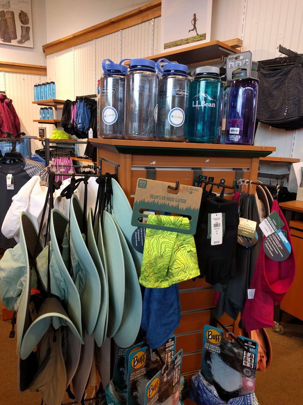 L.L. Bean | 3301 Center Valley Pkwy, Center Valley, PA 18034 | Phone: (610) 798-4400